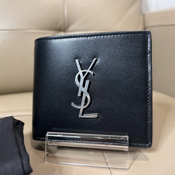 Saint Laurent Cassandre East/West wallet in smooth leather - Picture 2 of 11